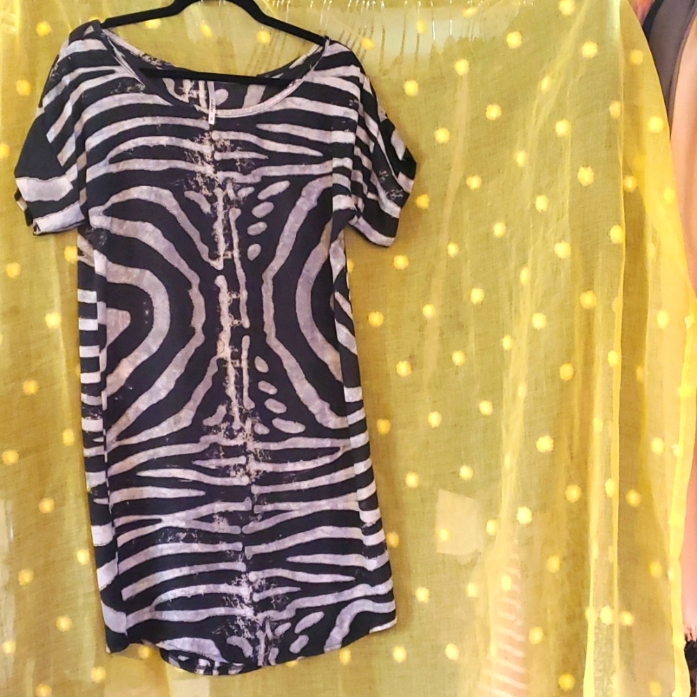 EUC 🖤 Flowy print dress